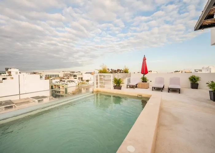 Ferienhaus Modern W Rooftop Pool Walk To 5th Ave *