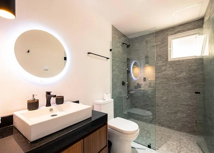 Ferienhaus Modern W Rooftop Pool Walk To 5th Ave *